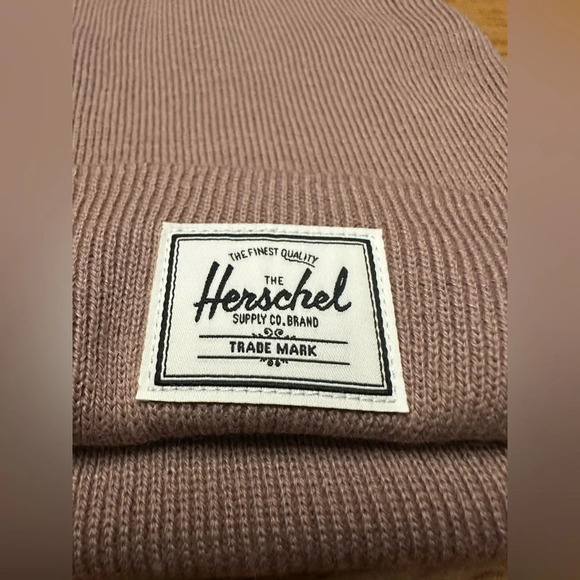 Herschel Supply Co NWT Ash rose knit Elmer Beanie $25 MSRP - Picture 5 of 8